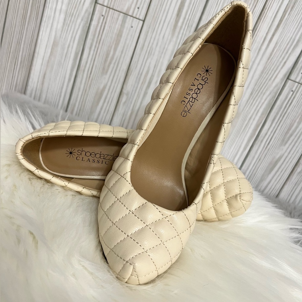 ShoeDazzle Classic Collins in Ivory. Size: 5.5. NEW in box.